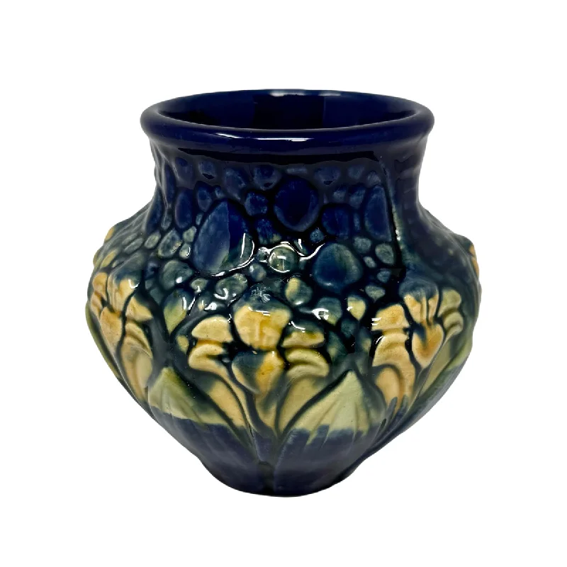 McCoy Majolica Amaryllis Short Vase